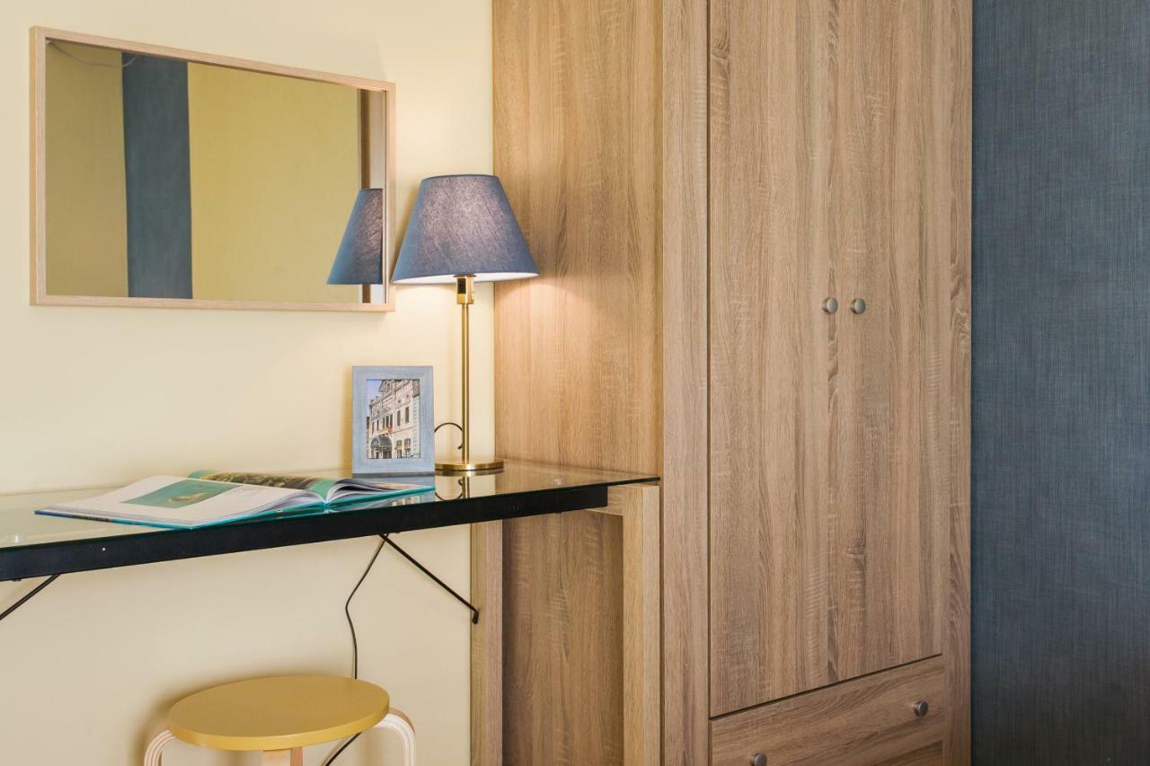 Private Central View Rooms In Apartment Near To Acropolis Metro Station أثينا المظهر الخارجي الصورة