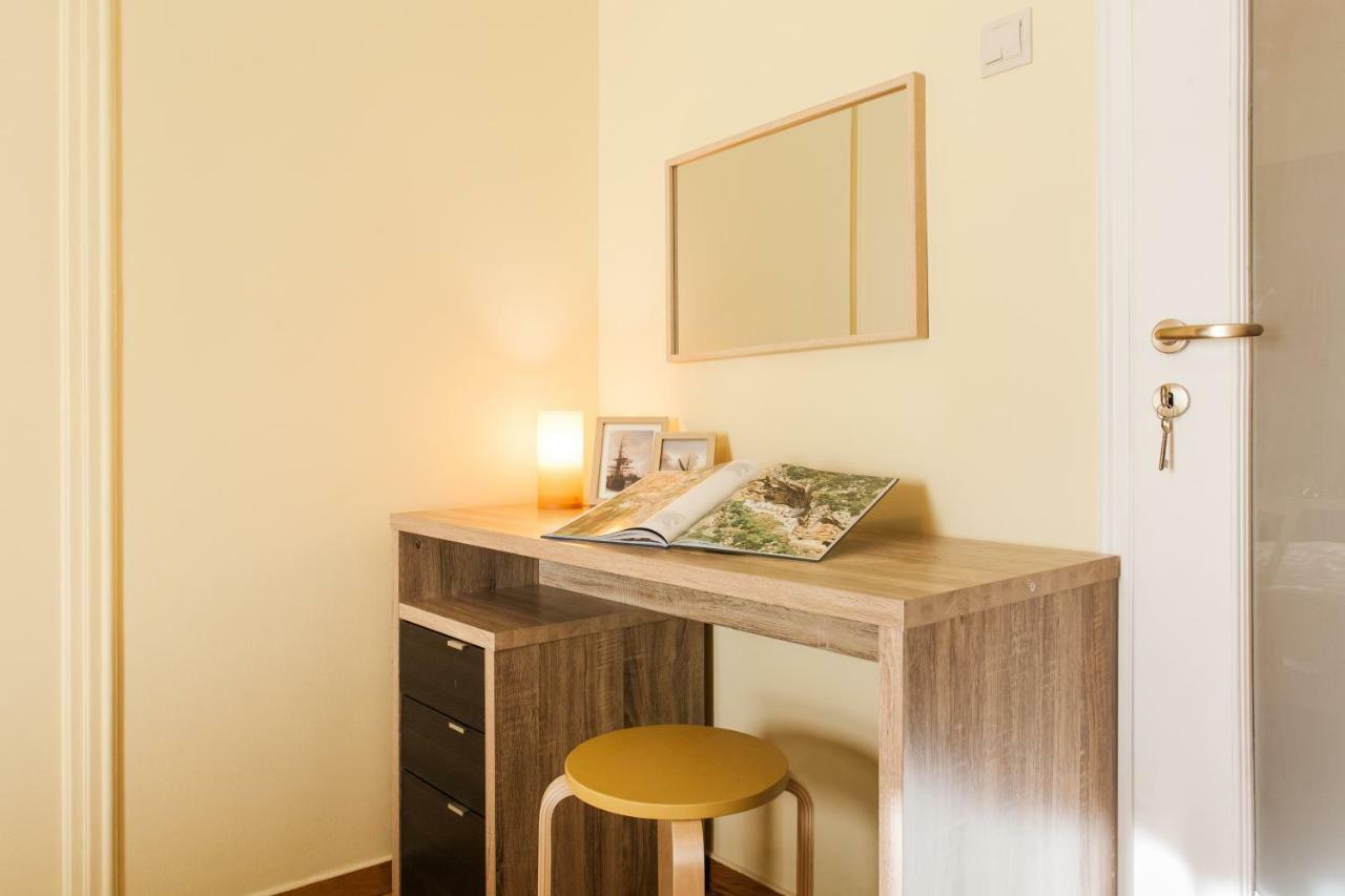 Private Central View Rooms In Apartment Near To Acropolis Metro Station أثينا المظهر الخارجي الصورة