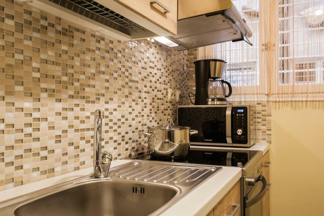 Private Central View Rooms In Apartment Near To Acropolis Metro Station أثينا المظهر الخارجي الصورة